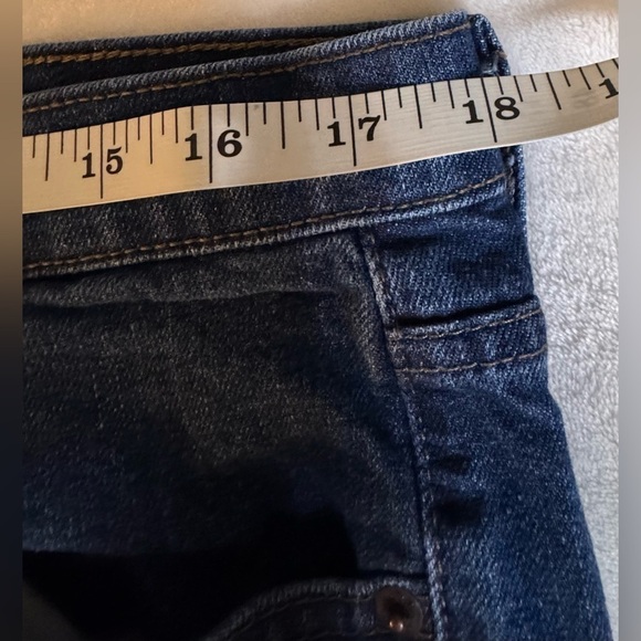 EUC Gap Denim Shorts (32) - Picture 7 of 9